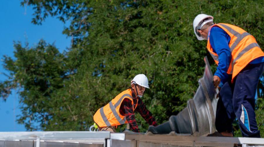 Professional gutter cleaning in Novi, MI